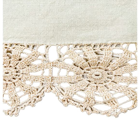 Table Runner Beige Dresser Scarf Crocheted Edge Pinwheel Cutout 63x19 Vintage - Picture 6 of 11